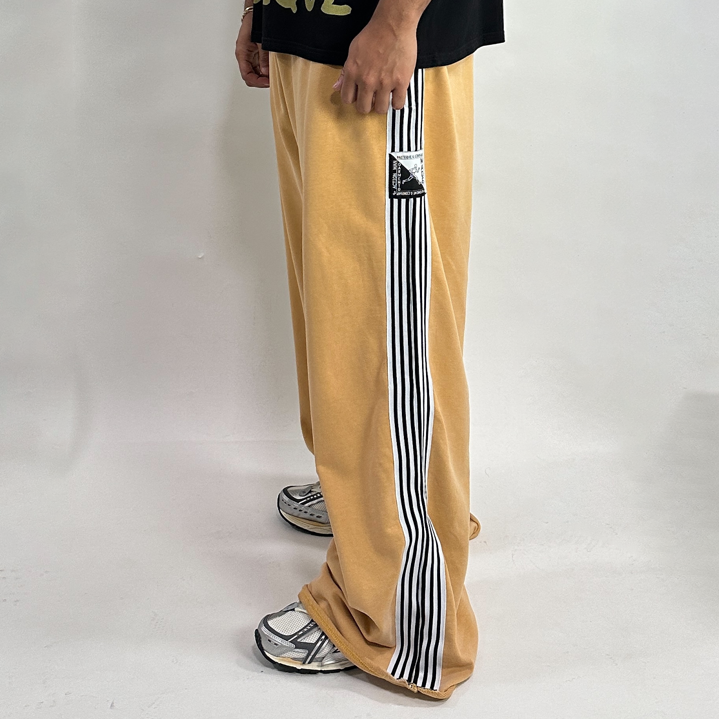 Action Man & Woman Sweatpants Mustard